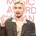 藤井 風、金髪×サングラス姿で色気放出 報道陣へのサービス精神溢れる【MUSIC AWARDS JAPAN】 画像