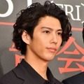 賀来賢人、輝きに自信がある！？瞬間を明かす「月に1、2回カッ！って」「見せたい」 画像