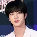 BTSジン、USJでのオフショット大量投稿「マリオのベスト似合う」「ホグワーツ城とのコラボ最高」と反響 画像