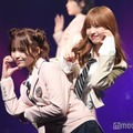 「今日好き」早坂ゆう、双子の妹・あいにハグ 色違い制服で美脚披露【GAKUSEI RUNWAY 2025 SUMMER】 画像