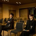 福山雅治が華やかマジック披露 有村架純はウエディングドレス姿…「ブラック・ショーマン」特報・場面写真解禁 画像