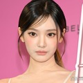 aespaニンニン、大胆カットアウトドレスで美ボディ披露 海辺ショットに「まるでマーメイド」「息を呑む美しさ」と反響 画像