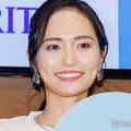 山賀琴子、久々脚出しショット 圧巻スタイルに反響「ドキッとした」「抜群のプロポーション」 画像