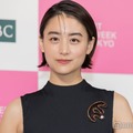 山本美月、ミニ丈で美脚大胆披露「スタイルすごい」「見惚れる」と反響 画像