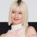 橋本愛、網タイツから美脚透ける「圧巻の脚線美」「骨格がレベチ」と驚きの声 画像