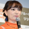 保田圭、結婚記念日の家族3ショット公開「素敵」「幸せオーラ出てる」 画像