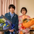 Hey! Say! JUMP伊野尾慧＆伊原六花「パラレル夫婦」クランクアップで固い握手 トラジャ松倉海斗からサプライズも 画像