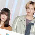 志尊淳＆岸井ゆきの「恋は闇」現場に“こいやみTシャツ”差し入れ お揃いショットに反響「おしゃれ」「みんな似合う」 画像