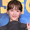 綾瀬はるか、タンクトップで素肌際立つ「美しすぎる」「素敵」と反響 画像