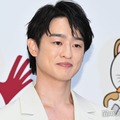 尾崎裕哉、父・尾崎豊さんとカラオケで“共演”「I LOVE YOU」歌唱に森三中が涙 画像