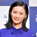榮倉奈々、へそ出しシャツコーデ披露「綺麗」「さすがのスタイル」と反響 画像