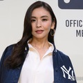 滝沢眞規子、美背中大胆見せボディースーツ姿披露「肩甲骨が綺麗」「美しくて憧れ」の声 画像
