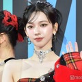 aespaカリナ、ショーパンから美脚スラリ カジュアルコーデに「新鮮」「スタイル抜群」の声 画像