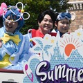 ミセス、ディズニーにサプライズ降臨 ミッキー＆ミニーとオープンカーでパレード 画像