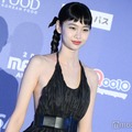 「イカゲーム」出演美女、抜群スタイル際立つキャミ姿に反響「何頭身？」「かっこいい」 画像