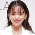黒髪の山本舞香（C）モデルプレス
