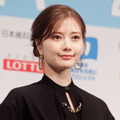 白石麻衣、美うなじ披露の爽やかワンピSHOTにファンうっとり「綺麗すぎる！」「美しい」 画像