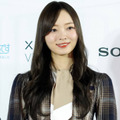 乃木坂46梅澤美波、美スタイル際立つ肩出しワンピSHOTに反響「振り向き美人」「めちゃくちゃ綺麗なお姉さん」 画像