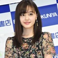久住小春、ベアトップ私服で美背中輝く「肌が綺麗」「ヘルシーで素敵」と反響 画像