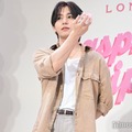 香水の重ね付けを体験し「僕すごいいい香りですよ。近づいてほしいくらい」と話した山田涼介（C）モデルプレス