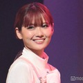 フォーエイト48あみか、大胆穴開きパーカー姿「なかなか着こなせない」「セクシー」の声 画像