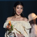 “令和の峰不二子”阿部なつき、ビキニ姿で豊満バスト披露「セクシー」「くびれ綺麗すぎ」の声 画像
