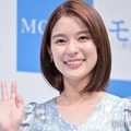 芳根京子、水着でナイトプール満喫 柚希礼音が3ショット公開「映え写真的なものが出来上がりました」 画像