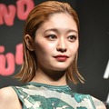 「御上先生」生徒役2人がディズニーへ プラベ交流ショットに「美脚」「2人ともスタイル抜群」の声 画像