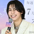 Snow Manラウール「会えば会うほど可愛い」と共演者を絶賛【愛の、がっこう。】 画像