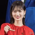 山下美月、ノースリーブで韓国満喫 街中ショットに「私服可愛い」「色白際立つ」と反響 画像