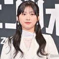 日向坂46富田鈴花、ミニワンピでほっそり美脚輝く「スタイル抜群」「眩しい」と反響 画像