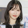 黒髪の小栗有以（C）モデルプレス