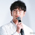 嵐・松本潤、相葉雅紀＆櫻井翔主演ドラマをアピール 愛ある呼びかけに黄色い歓声飛ぶ【19番目のカルテ】 画像