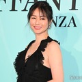 井川遥「仕事と子育て」両立した40代最後の誕生日に気付いた幸せ 大胆フリルドレスで輝く抜群スタイル【ティファニー銀座 オープニングイベント】 画像