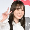 加藤史帆、ノースリ私服でユニバ満喫「可愛すぎる」「オシャレ」と絶賛の声 画像
