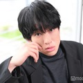 モデルプレスのインタビューに応じた横山裕（C）モデルプレス
