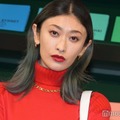 山田優、ミニワンピでほっそり美脚輝く「ガーリーで可愛い」「スタイル良すぎ」と反響 画像