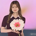 紺野彩夏、ほっそりウエストチラリ ノースリ×純白スカート姿に「お姫様みたい」「可愛すぎる」の声 画像