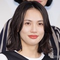 臼田あさ美、ミニ丈から色白美脚スラリ「抜群スタイル」「自然体で素敵」の声 画像