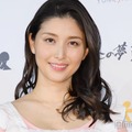 橋本マナミ、素肌際立つタンクトップ姿 子どもとの外食ショット公開「可愛すぎる親子」の声 画像