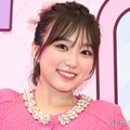 矢吹奈子「いつもと違う系統の私服」で雰囲気一変「肩出し可愛い」「大人っぽい」と熱視線 画像