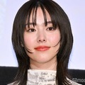 唐田えりか、ピンクベリーショートで印象ガラリ 素肌×レザーグローブ姿に反響 画像
