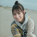 北野日奈子、白馬との共演・コミカルな表情…デジタルフォトブック決定 オンラインサイン会も開催【Day by Day】 画像