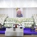 川村龍夫会長の祭壇（C）モデルプレス