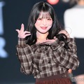 iLiFE!心花りり、オフショルで美肩ちら見せ TikTokで話題の「3度の飯よりりりが好き！」ポーズも【関コレ2025A/W】 画像