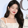 IVEウォニョン、純白ミニ丈ワンピで美脚披露「破壊力すごい」「脚長すぎる」と反響 画像