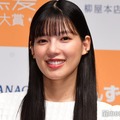 黒髪の石井杏奈 （C）モデルプレス