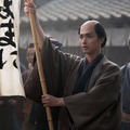 大河「べらぼう」変装して市中に現れた人物とは？「黒幕降臨」「狂気に満ちてる」と視聴者戦慄 画像