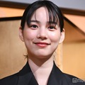のん“あみあみ”衣装で美ボディ際立つ写真公開「まるで女神の降臨」「流石」の声 画像