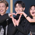 高橋文哉、綱啓永＆岡崎紗絵とシックなブラックコーデで降臨 顔寄せ合いハートポーズも【TGC2025A/W】 画像